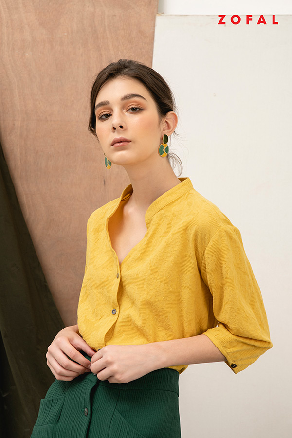 Áo sơ mi tay lỡ vàng điệu đà cho bạn nữ